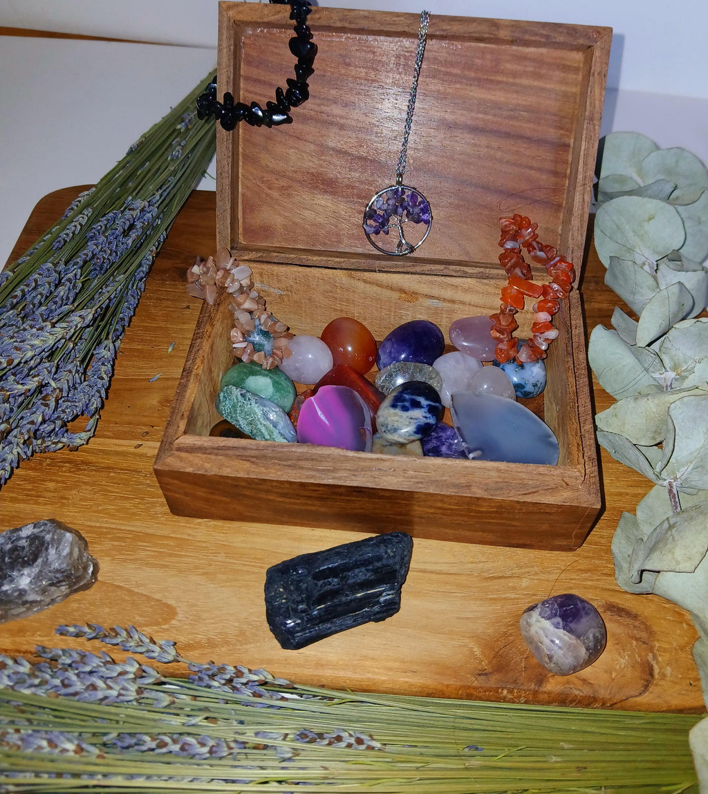 Goddess Carved Wooden Box: Wiccan Altar Tarot Storage (4x6 inches)