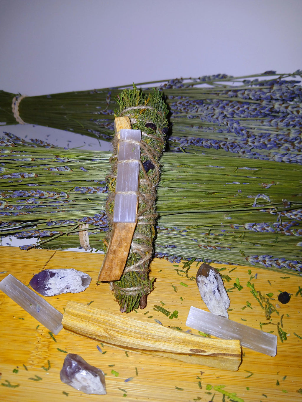 Smudge Kit: Lavender, Cedar, Juniper, Sage, Palo Santo & Abalone Shell